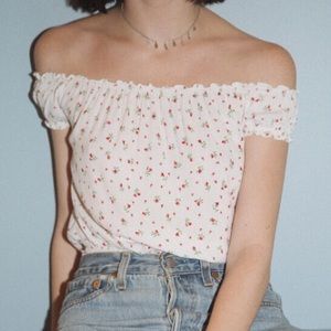 Off the shoulder top🧚🏻‍♀️